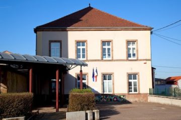 photo école Gérard Losson Ottonville, vue de la cour